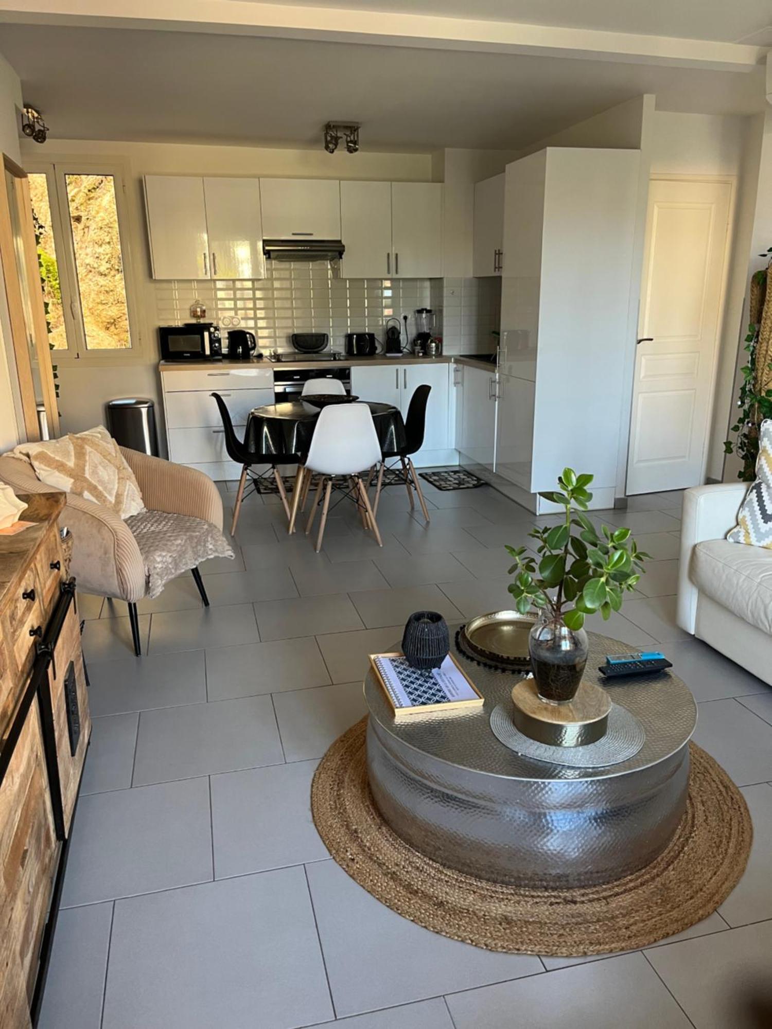 Beau 2p, Tres Equipe, Localisation Parfaite/ac Apartment